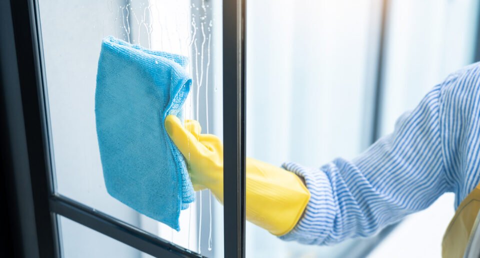 What Do Professional Window Cleaners Use to Clean Windows?