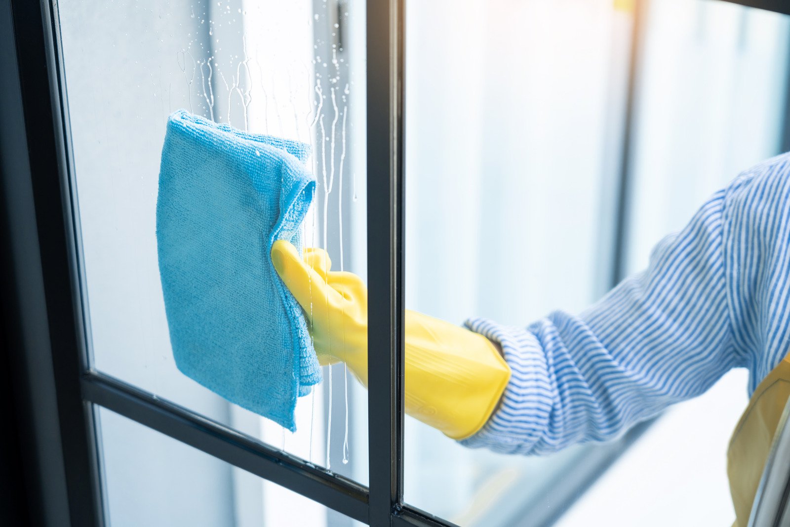 What Do Professional Window Cleaners Use to Clean Windows?